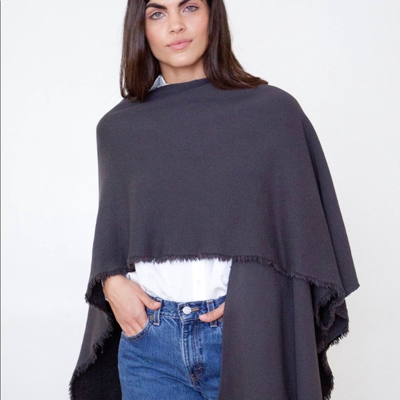 Donni reversible cape - Picture 3 of 4